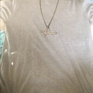 Rocawear T-Shirt with imprinted chain and studded medallion